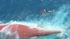 Kondisi KM Virgo Transport 8 yang ditemukan dalam kondisi terbalik di wilayah laut jawa.(poto: kompas.com).