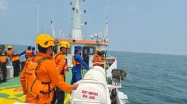 Tim SAR gabungan mengintensifkan pengerahan armada untuk mencari rombongan jurnalis hilang Selat Sunda pada pencarian hari kesembilan, Rabu (16/9/2026).(poto: kompas.com).