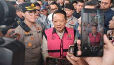 Kasus Febrie Adriansyah bantah kepemilikan emas 74 kg saat pelimpahan tahap dua di Kejari Jakarta Selatan.(poto: kompas.com).