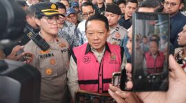 Kasus Febrie Adriansyah bantah kepemilikan emas 74 kg saat pelimpahan tahap dua di Kejari Jakarta Selatan.(poto: kompas.com).