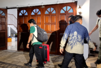 KPK menyita empat koper dokumen dari rumah Dirjen ATR/BPN Lampri di Bekasi terkait suap HGB Summarecon senilai miliaran rupiah.(poto: kompas.com).