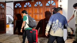 KPK menyita empat koper dokumen dari rumah Dirjen ATR/BPN Lampri di Bekasi terkait suap HGB Summarecon senilai miliaran rupiah.(poto: kompas.com).