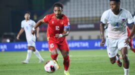 Penyerang andalan Timnas Vietnam Nguyen Xuan Son mengalami cedera saat melakoni laga pembuka melawan Filipina di FIFA ASEAN Cup 2026, Sabtu (26/9/2026) di Si Jalak Harupat, Soreang, Kabupaten Bandung.(poto: kompas.com).