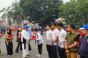 Ketua Umum KONI Provinsi Jambi AKBP Mat Sanusi menyerahkan penghargaan khusus kepada jajaran atlet, pelatih, hingga pengurus cabang olahraga berprestasi.(poto: istimewa).