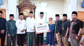 Pemkot Sungai Penuh menggelar Safari Jumat di Masjid Nurul Hikmah untuk menyerap aspirasi warga sekaligus menyalurkan bantuan CSR pembangunan.(poto: istimewa).