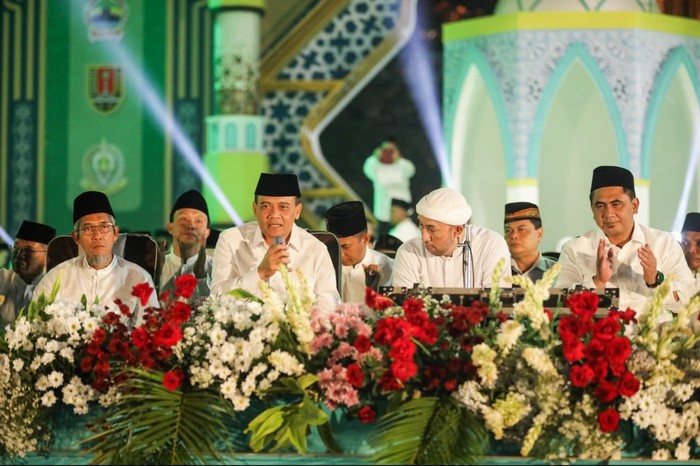 Gubernur Jawa Tengah Ahmad Luthfi saat menghadiri acara Jawa Tengah Bersholawat.(poto: detik.com).