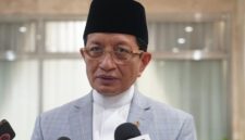 Menteri Agama Nasaruddin Umar resmi memberhentikan Rektor UINSA Akh Muzakki dari jabatannya pada Rabu, 23 September 2026.(poto: detik.com).