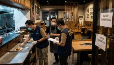 Ilustrasi: Petugas dinkes dan BPOM selidiki dapur restoran Korea di Bandung usai ratusan konsumen diduga keracunan, Rabu (7/10).(poto: AI).
