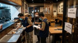 Ilustrasi: Petugas dinkes dan BPOM selidiki dapur restoran Korea di Bandung usai ratusan konsumen diduga keracunan, Rabu (7/10).(poto: AI).