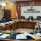 Ilustrasi: Khaidir, Ketua Komisi I DPRD Sungai Penuh, kritik keras fasilitas hotel peserta Bimtek dalam rapat resmi dewan.(poto: AI).