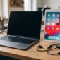 Ilustasi: Tiga produk Apple yang usang: MacBook 12 inci 2017, iPad generasi ke-6, dan BeatsX di meja servis.(poto: AI).