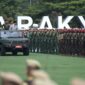 Presiden Prabowo dan Panglima TNI Agus Subiyanto cek pasukan saat peringatan HUT ke-81 TNI di Cilangkap, Jakarta, Senin.(poto: kompas.com).