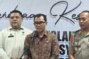Ketua ORI Nuzran Joher pantau tes kesehatan calon taruna Poltekimipas di RS Bhayangkara Brimob, Depok, Rabu (14/10/2026).(poto: kompas.com).