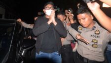 Bupati Klaten Hamenang Wajar Ismoyo diperiksa KPK di Klaten usai terjaring OTT kasus suap dengan bukti uang Rp1 miliar.(poto: kompas.com).