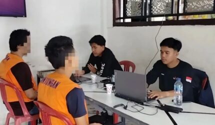 Polres OKU Selatan menetapkan empat napi tersangka kasus penganiayaan maut Adi Waswara di Lapas Muaradua. Motif dipicu tuduhan pencurian uang.