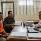 Ilustrasi Penyidik memeriksa tersangka MD didampingi kuasa hukum di Lapas Kelas IIA Jambi terkait dugaan TPPU seleksi Bintara Polri.(poto: AI).