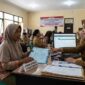 Ilustrasi: Warga mengurus peralihan kepesertaan BPJS Kesehatan Mandiri menjadi PBI di kantor Dinas Sosial setempat.(poto: AI).