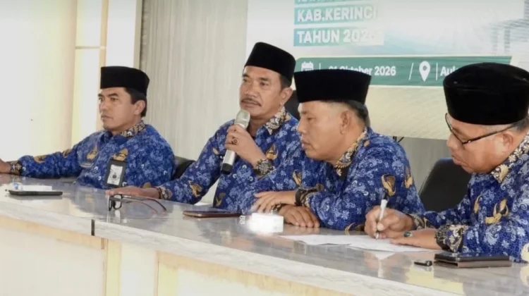 Kemenag saat memimpin rapat/sumber foto humas