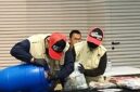 Penyidik memamerkan tong plastik berwarna biru tersebut langsung di hadapan wartawan saat konferensi pers di Gedung Merah Putih KPK, Jakarta Selatan, Jumat (16/10/2026).(poto: detik.com).